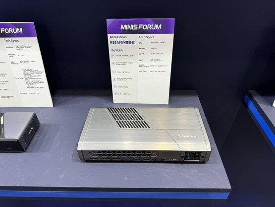 De R3GAF eGPU ondersteunt tot 3 externe beeldschermen dankzij dubbele DisplayPort 1.4 en een enkele HDMI 2.1 poort. (Bron: TechTablets via Twitter)
