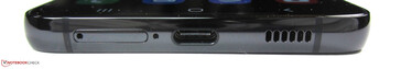 Bodem: Dual SIM, microfoon, USB-C 3.1 Gen.1, luidspreker