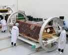 Los Alamos National Laboratory ontwikkelt "snelheidsmeter voor ruimtevaartuigen" om satellieten in drukke banen beter te kunnen volgen. Afgebeeld: Ingenieurs werken aan NASA's GRACE-FO satelliet (Afbeeldingsbron: NASA)