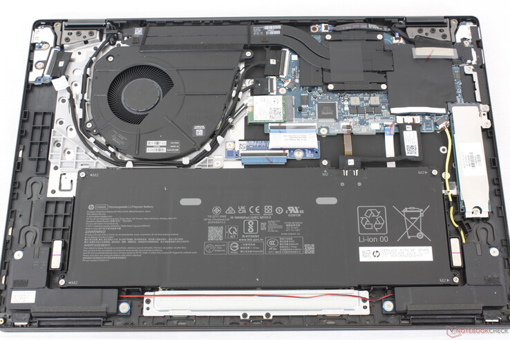 OmnoBook X Flip 16 intern. Er is geen ruimte voor een tweede SSD