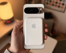 Een nieuwe Pixel met een oud Apple accessoire. (Afbeeldingsbron: @1PaulJ_ via X)