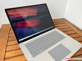De Surface Laptop-serie is toe aan een ontwerpvernieuwing, Surface Laptop 5 15 afgebeeld. (Afbeelding bron: Notebookcheck)