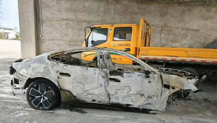 De SU7 naar verluidt gefotografeerd na de crash. (Bron: Weibo)