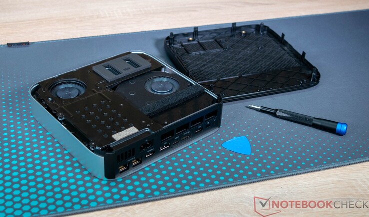Het geopende Minisforum AI X1 Pro