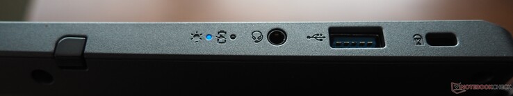 Rechterkant: Audio-aansluiting (Lijn in/uit), USB-A 3.0, Kensington-slot