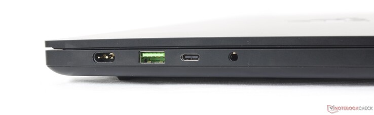 Links: AC-adapter, USB-A 3.2 Gen. 2, USB-C 3.2 Gen. 2 w/ USB4 + DisplayPort 1.4 + Power Delivery, 3,5 mm combo audio