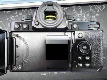 Het display aan de achterkant van de Nikon Zf lijkt volledig articulair te zijn. (Afbeelding bron: Nikon Rumors)