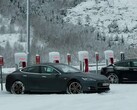 Tesla's zijn vaak immobiel in de extreme kou, omdat ze gewoon niet opladen tot de accu's opgewarmd zijn. (Afbeeldingsbron: Forbes)