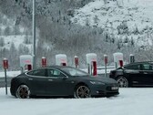 Tesla's zijn vaak immobiel in de extreme kou, omdat ze gewoon niet opladen tot de accu's opgewarmd zijn. (Afbeeldingsbron: Forbes)