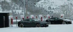 Tesla&#039;s zijn vaak immobiel in de extreme kou, omdat ze gewoon niet opladen tot de accu&#039;s opgewarmd zijn. (Afbeeldingsbron: Forbes)