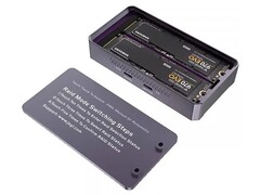 JEYI 586R: Behuizing voor twee snelle SSD's.