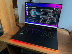 Testen van de Asus ROG Strix SCAR 18 (2023) G834JY, testunit geleverd door Asus Duitsland