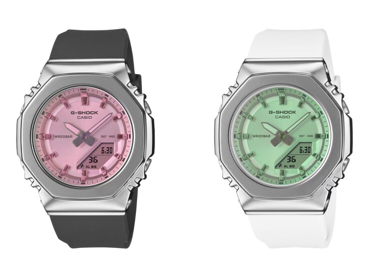 De Casio G-Shock GM-S2110SR-1A (links) en GM-S2110SR-7A (rechts) horloges