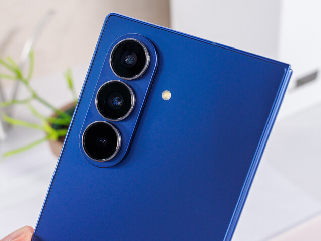 De Galaxy Z Fold7 beschikt over een verbeterde cameraopstelling. (Afbeeldingsbron: Notebookcheck)