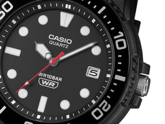 De volledig zwarte Casio MRW-240H-1E1JF, zoals afgebeeld.