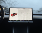 De Ctrl-Bar is een fysiek knopaccessoire dat wordt bevestigd aan het centrale scherm van een Tesla Model Y of Model 3. (Beeldbron: Indiegogo)