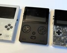 Het eerste prototype van de Game Bub links had nog drie knoppen (Afbeelding bron: Eli Lipsitz)