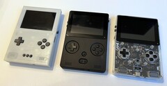 Het eerste prototype van de Game Bub links had nog drie knoppen (Afbeelding bron: Eli Lipsitz)