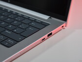 De rechterkant van de HP EliteBook 8 G1a 14 (bron: Benjamin Herzig)