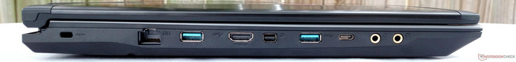 Rechts: Kensington lock, Ethernet, USB 3.0, HDMI 1.4, DisplayPort 1.2, USB 3.0, USB 3.1 (Gen 1) Type-C, microfoon, S/PDIF HiFi DAC