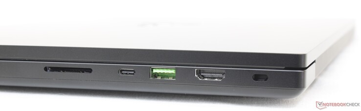 Rechts: SD-kaartlezer, USB-C 3.2 Gen. 2 w/ Thunderbolt 5 + Power Delivery + DisplayPort 1.4, USB-A 3.2 Gen. 2, HDMI 2.1, Kensington-slot