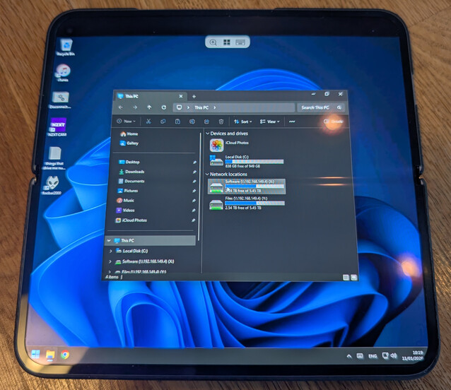 Foldables hebben zeker een streepje voor bij het werken met Remote Desktop, VNC en andere externe beheertools. Maar er zijn nog steeds compromissen (Afbeelding Bron: Notebookcheck)