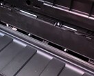Het HEPA-filter van Cybertruck is in een minuut te vervangen (Afbeelding: Munro Live/YT)