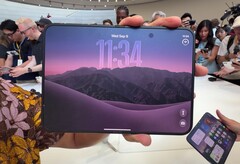 De iPhone Duo, de eerste opvouwbare telefoon van Apple, is na jaren van wachten eindelijk op de markt gekomen.