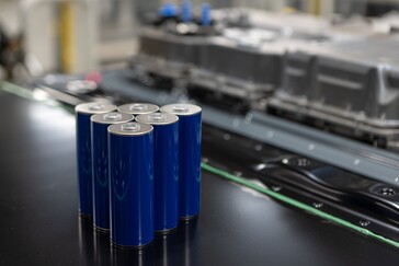 De cilindrische BMW iX5-accu met hoge dichtheid wordt in de VS geassembleerd.