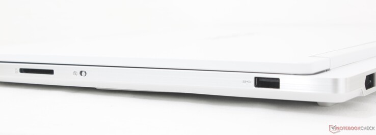 Rechts: SD-lezer, Elektronische schakelaar voor webcam, USB-A 3.2 Gen. 1