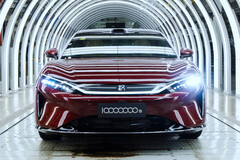 In China is een BYD Da Han van de productielijn gerold, waarmee de productie van het 10 miljoenste voertuig in de Dynasty-serie is gemarkeerd.