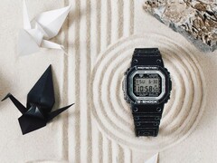 De Casio G-Shock DW-5600RGM-1 is een van de twee horloges met origami-thema