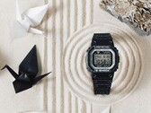 De Casio G-Shock DW-5600RGM-1 is een van de twee horloges met origami-thema