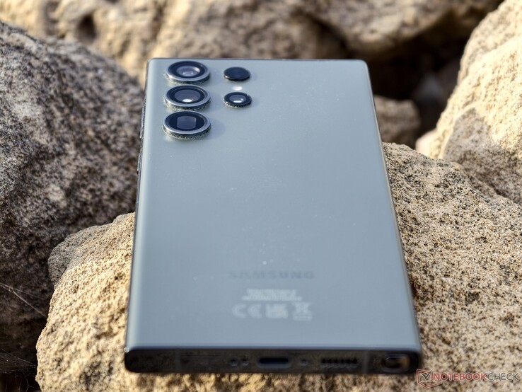 Een beetje gedateerd: De Galaxy S23 Ultra was het laatste vlaggenschip van Samsung met een echte 10x telefoto.