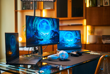 Voordelige aanvulling: De Alienware AW2726DM biedt een krachtig QD-OLED-contrast en een verversingssnelheid van 240 Hz tegen een aanzienlijk lagere prijs, waardoor het een solide upgrade is voor de externe beeldschermen van gaming-laptops.