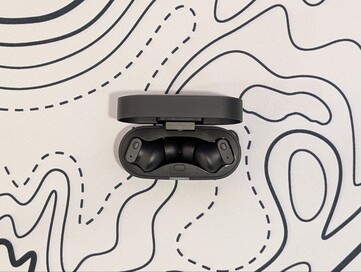 Status Pro X draadloze oordopjes in hun oplaadetui.