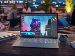 De Yoga Slim 7i Ultra Aura Edition is een ultralichte 14-inch laptop. (Afbeeldingsbron: Lenovo)
