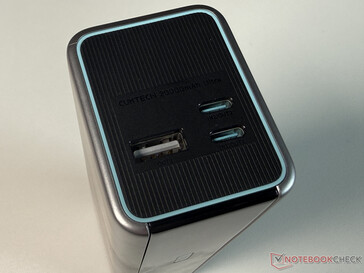 Drie USB-poorten bovenaan