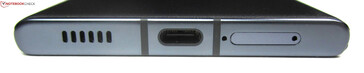 onderkant: luidspreker, USB-C 3.2 Gen 1 en SIM-kaartsleuf
