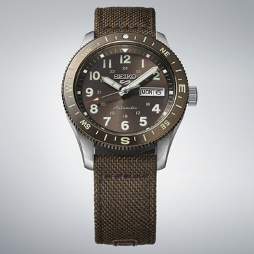 Seiko 5 Sports HDB009 automatisch veldhorloge met bruine wijzerplaat, kompasring en bruine nylon band.