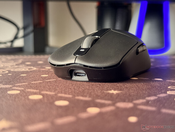 De Dash Ultra wordt opgeladen via de Type C-poort aan de voorkant