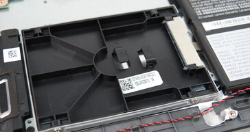 Lenovo biedt een leeg 2.5-inch opslagstation voor maximaal 7 mm dikke schijven.