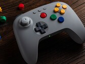 De Classic Gray 8bitDo 64 Bluetooth Controller kost meer dan de andere kleuren. (Afbeeldingsbron: 8BitDo)