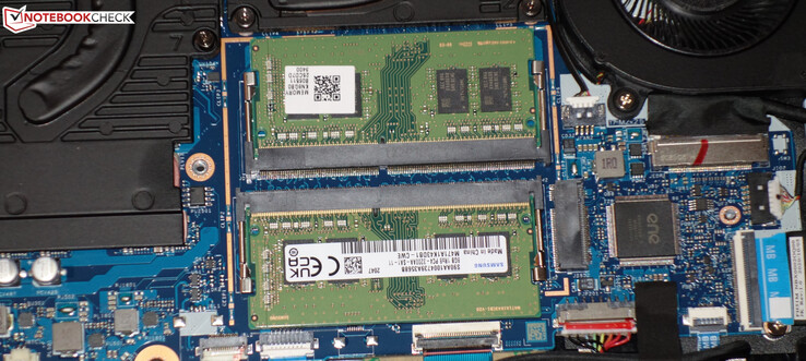 RAM (DDR4-3200, 2x 8 GB, max. 64 GB) draait in dual-channel modus.
