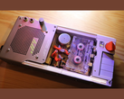 De afgebeelde analoge Bluetooth cassettebandjesspeler (bron: Julius Makes YT)