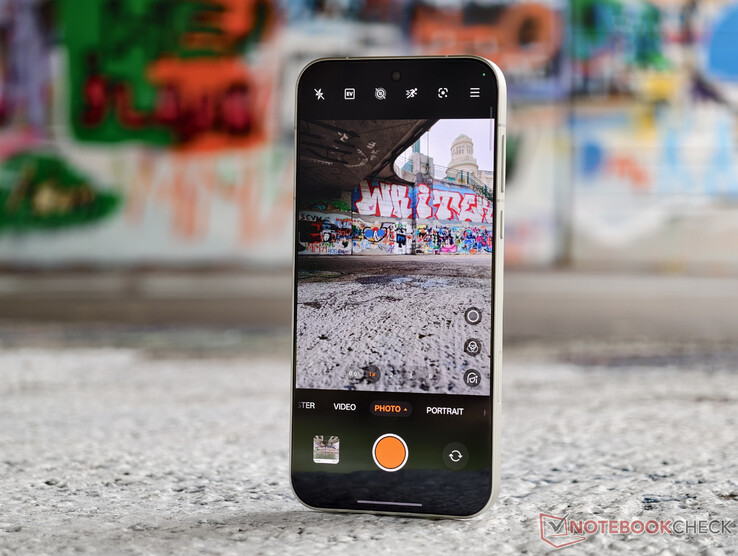 De Oppo Find X9 Pro. (Afbeeldingsbron: Notebookcheck)