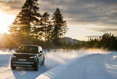 De nieuwe Range Rover Electric ondergaat een wintertest bij -4°C in Zweden. (Afbeelding bron: Land Rover)