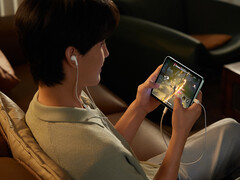 Het bericht gaat waarschijnlijk over de Redmi K Pad 2. Afgebeeld: een promofoto van de tablet van het eerste generatie waarop een spelscenario te zien is