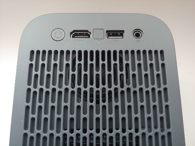 De naar achteren gerichte luidspreker van 8 watt is iets duidelijker van achter de projector dan van voren. (Afbeeldingsbron: Notebookcheck)