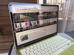 Buiten (heldere dag, geen direct zonlicht)